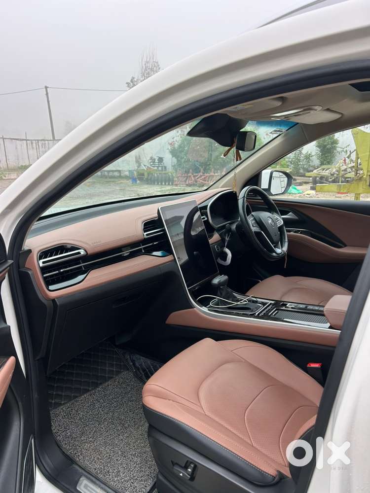 Mg Hector Plus 2023 Petrol 320000 Km Driven