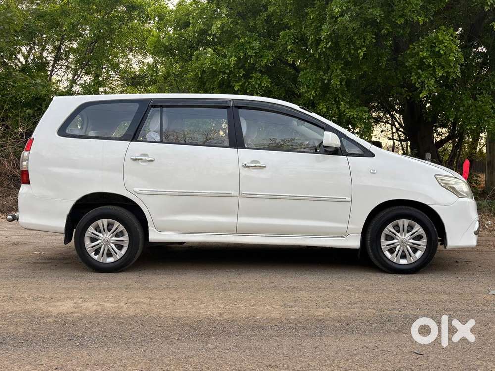 Toyota Innova 2.5 G (diesel) 7 Seater Bs Iv, 2015, Diesel