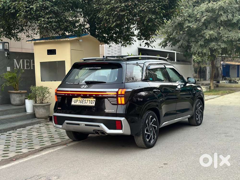 Hyundai Alcazar 2.0 Signature (o) Petrol At 6 Str Dual Tone, 2025, P..