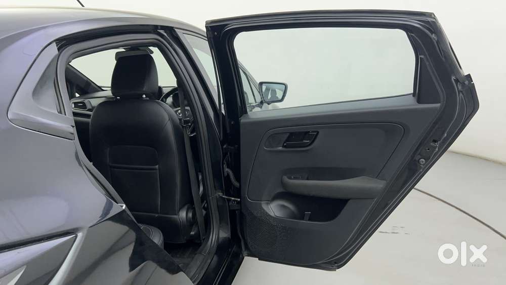 Tata Altroz 1.2 Xza Plus Dark Edition Dct, 2022, Petrol