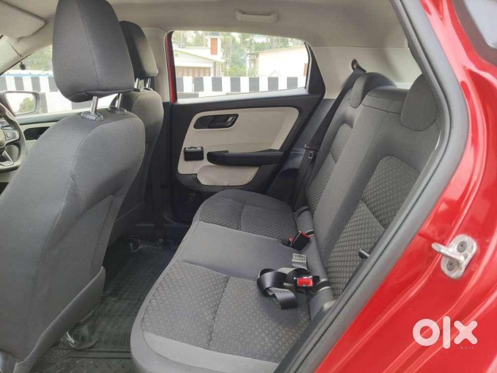 Tata Altroz 1.2 Xe, 2022, Petrol
