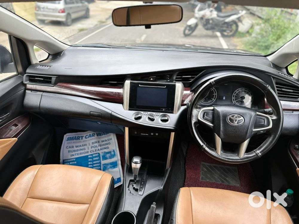 Toyota Innova Crysta 2.8 Gx At, 2016