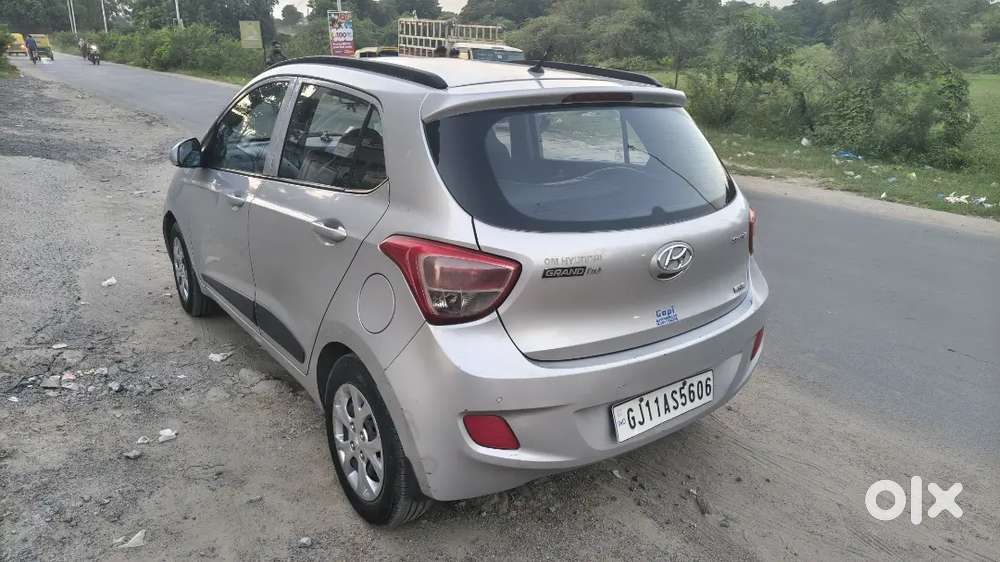 Hyundai Grand I10 Crdi 2015 Silver Color