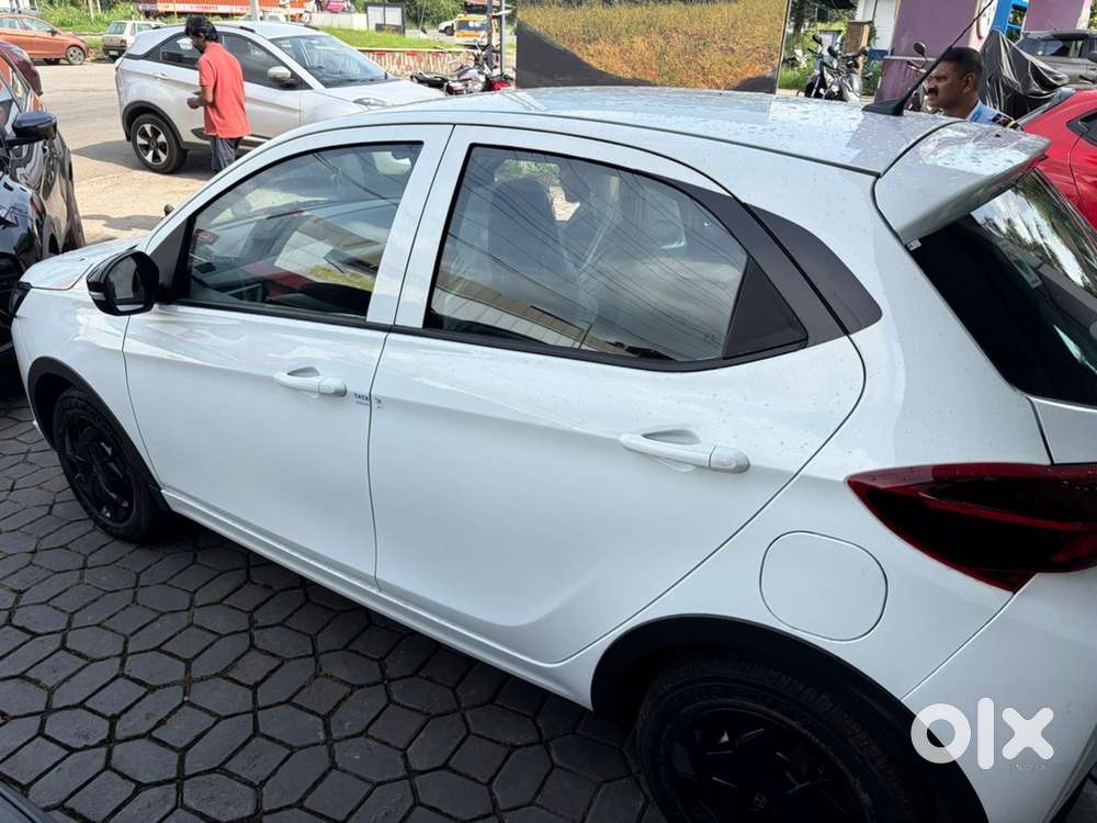 Tata Tiago 1.2 Petrol 2026