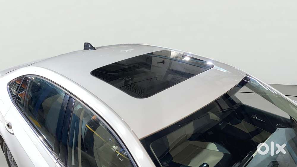 Skoda Slavia 1.0 Tsi Style At, 2023, Petrol