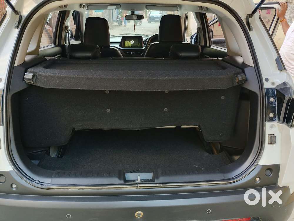 Maruti Suzuki Brezza 1.5 Vxi Cng, 2023, Cng & Hybrids