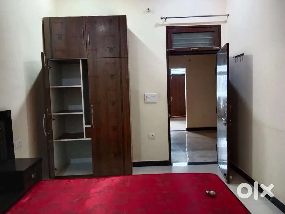 Independent floor available on rent