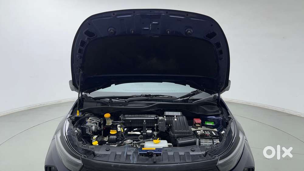 Tata Altroz 1.2 Xza Petrol Dct, 2025, Petrol