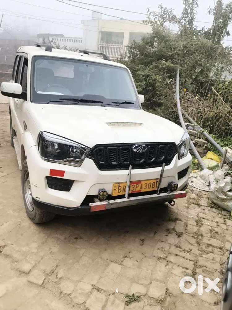 गाड़ी 2018 मॉडल की गाड़ी बिल्कुल वेल कंडीशन में है गाड़ी ऑफिसमें चलती
