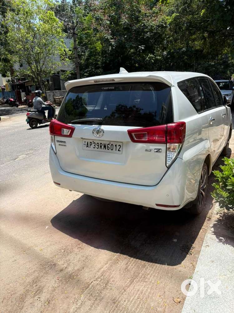 Toyota Innova Crysta 2022 Petrol 125000 Km Driven