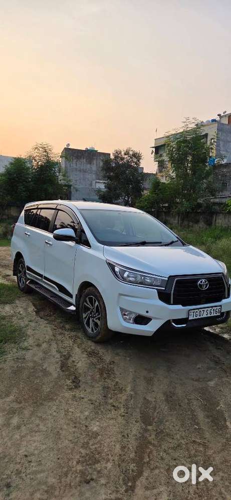 Toyota Innova Crysta [2020-ongoing] 2.4 Gx 8 Str, 2025, Diesel