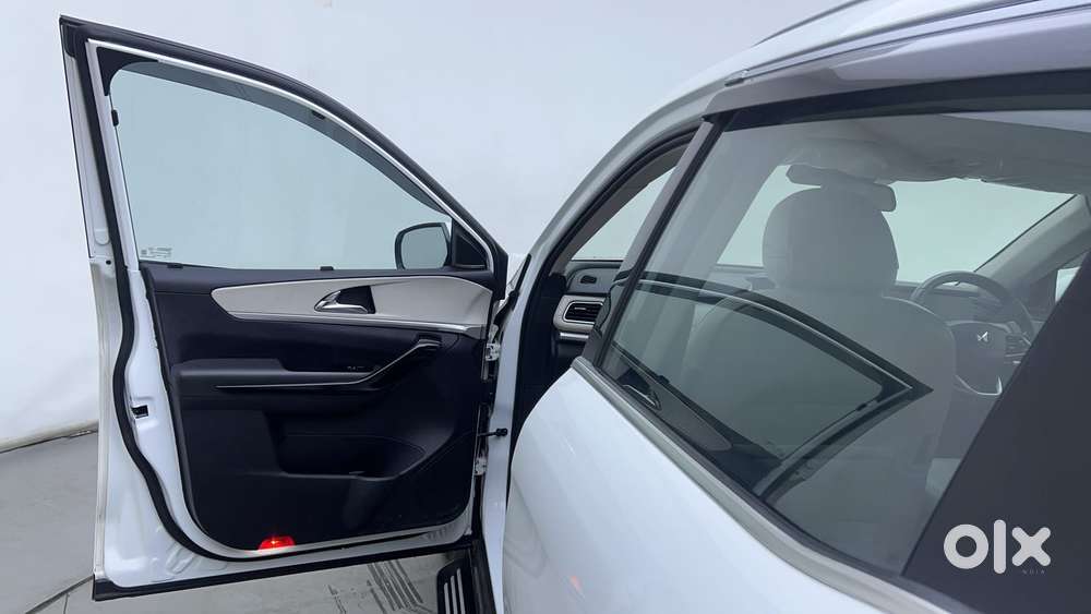 Mahindra Xuv700 2.2 Ax 7 Diesel Mt Luxury Pack Str, 2022, Diesel