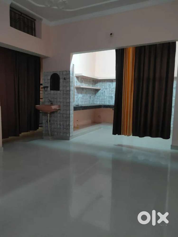 2bhk / 3 room in POSH area near MMMUT