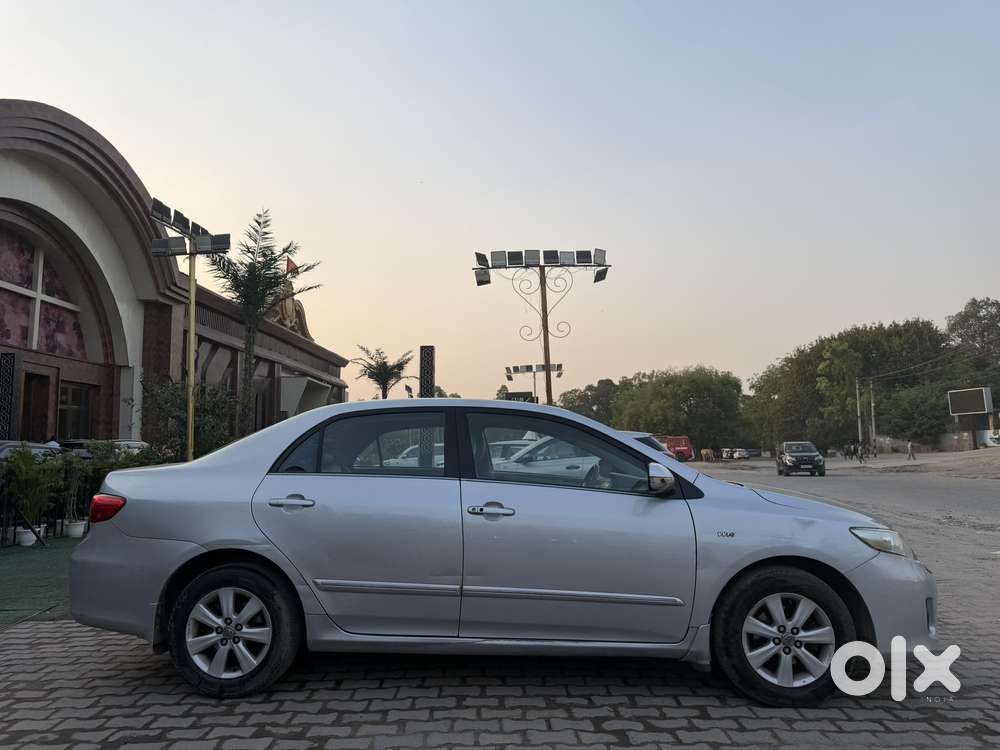 Toyota Corolla Altis 1.8 Sportz, 2011, Petrol