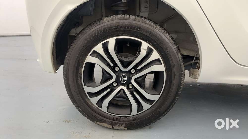 Tata Tiago 1.2 Revotron Xt Option, 2022, Petrol