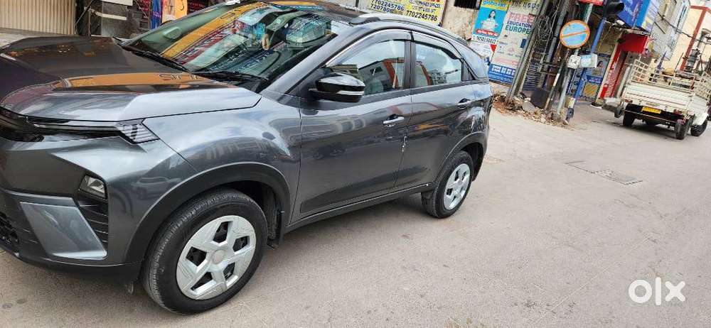 Tata Nexon Pure Plus (s) Petrol Amt, 2025
