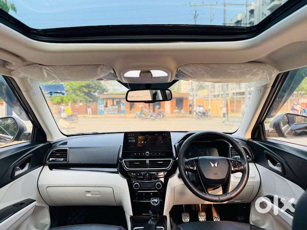 Mahindra Xuv 3xo Ax5 Pm Mt, 2026, Petrol