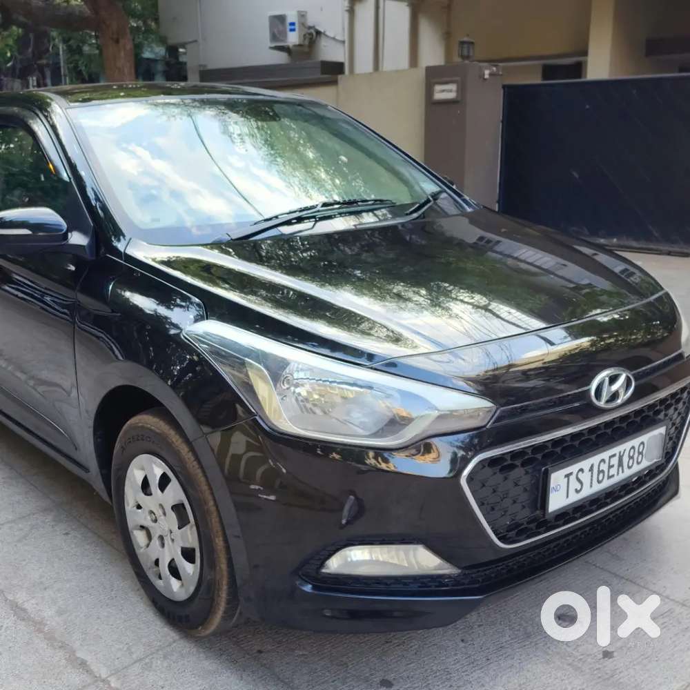 Hyundai I20 Sportz Black Color Diesel In Good Condition