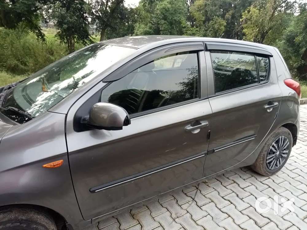 Hyundai I20 2012 Variant Automatic Petrol+cng Ha Gadi 1/11/2012 Modil
