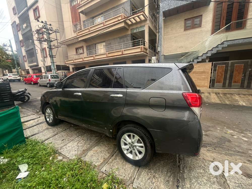 Innova Crysta V 2.4 Manual