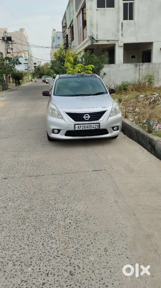 Nissan Sunny 2012