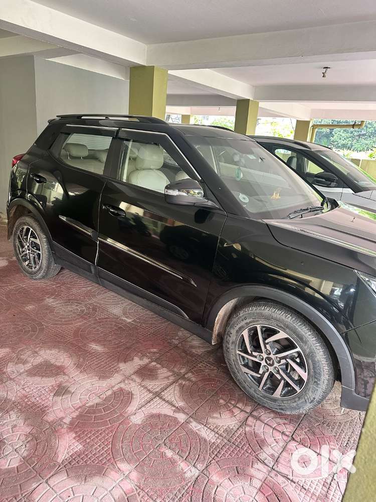 Xuv300 W8(o) Pet Mt 2022 Facelift Top End  11,700 Km  Self Driven