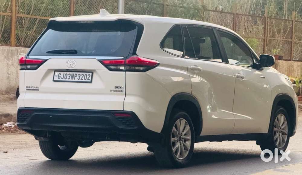 Toyota Innova Hycross 2.0 Vx (o) Hybrid 8 Str, 2024, Petrol