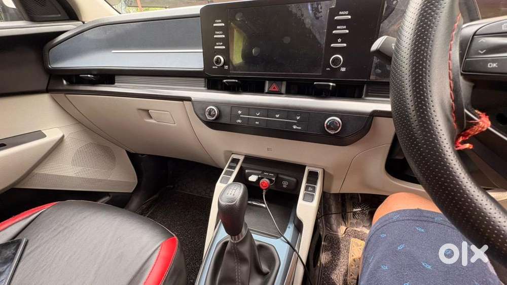 Kia Carens Clavis 2025 Petrol Well Maintained