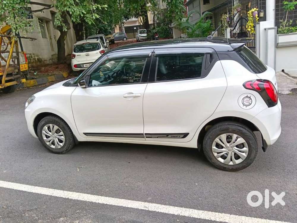Maruti Suzuki Swift VXi + Manual, 2022, Petrol