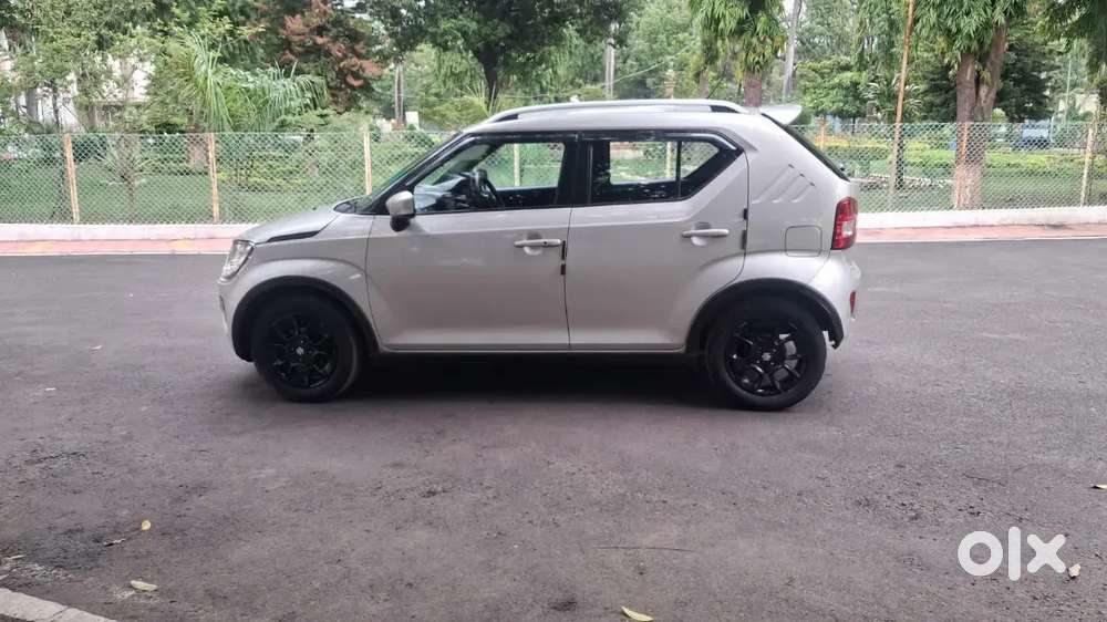 Maruti Suzuki Ignis Zeta Amt (automatic)  Silver  Low Km (~35,500 Km