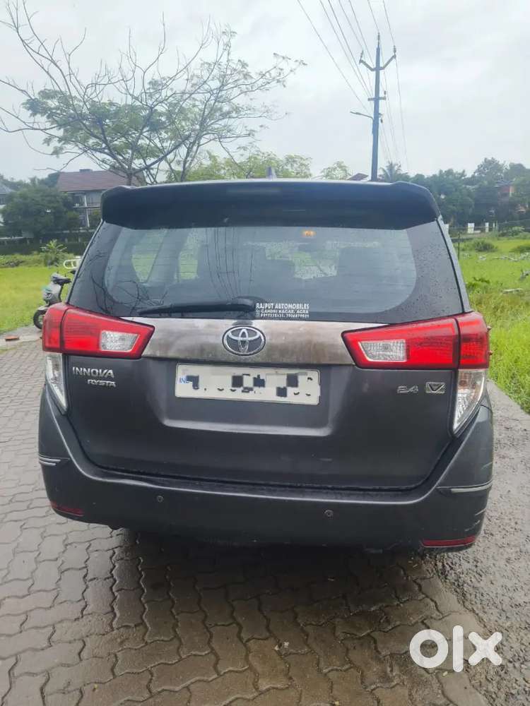 Toyota Innova Crysta Manual 2.4 V 8 Str 2017 Sale