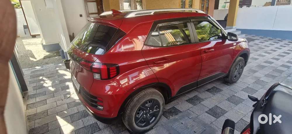 Hyundai Venue 2023 Petrol 15000 Km Driven