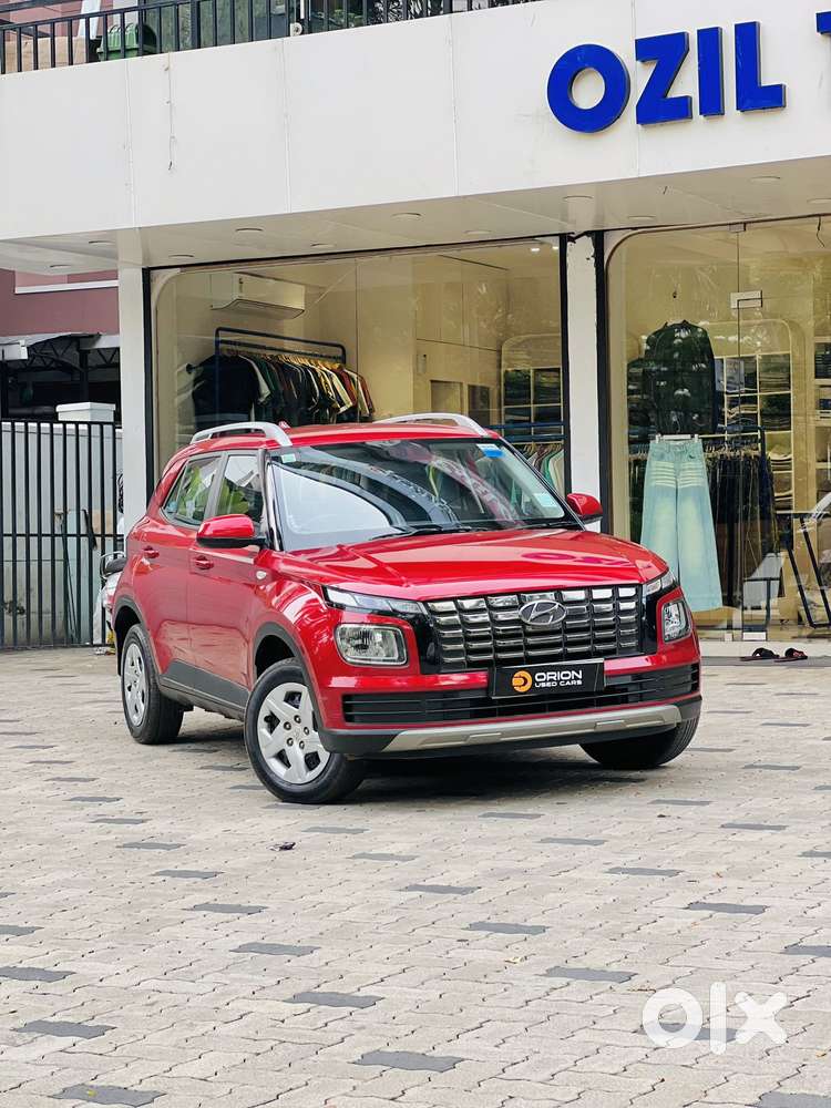Hyundai Venue 1.2 S (o), 2022, Petrol