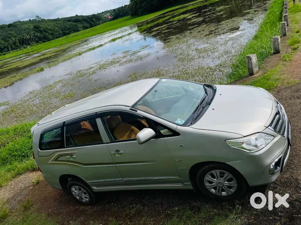 2013 Innova 7 Seater 2.5 Diesel Engine
