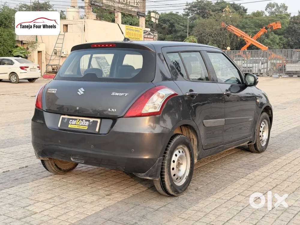 Maruti Suzuki Swift Lxi Optional-o, 2015, Petrol