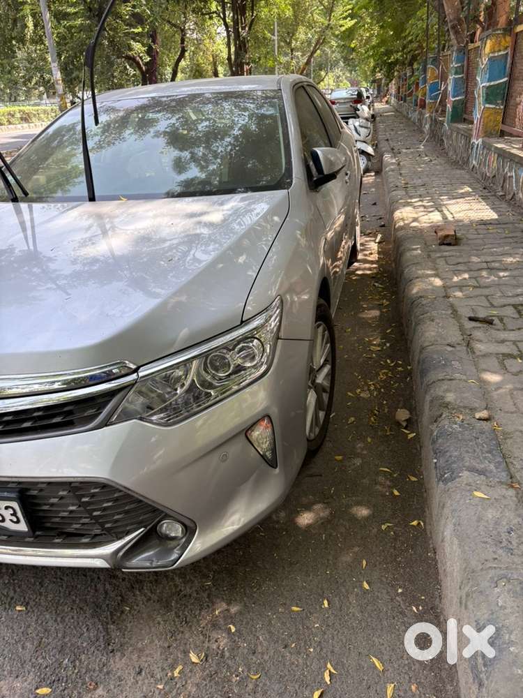 Toyota Camry Hybrid 2016 Km Driven