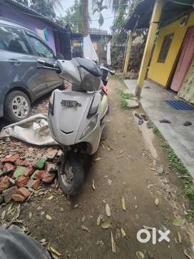 Olx ghy store scooty