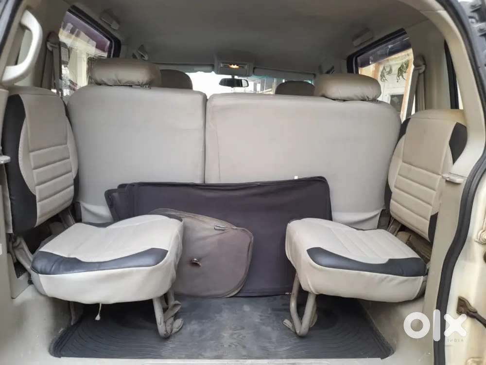 Mahindra Quanto C8 Top Model