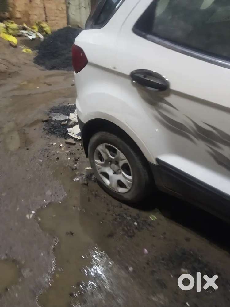 Ford Escort 2015 Petrol 85000 Km Driven