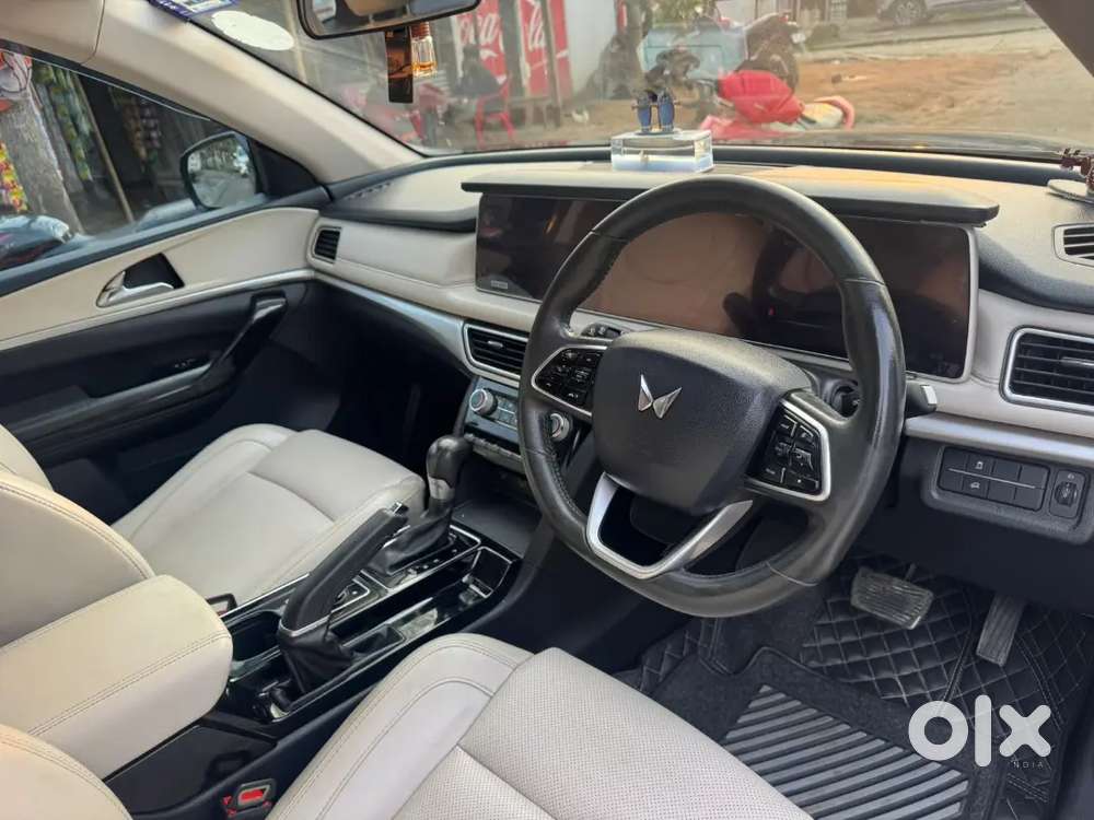 Xuv Ax7 Petrol 7 Seater