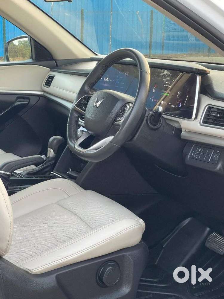 Mahindra Xuv700 2.2 Ax 7 Diesel At Str, 2024, Diesel