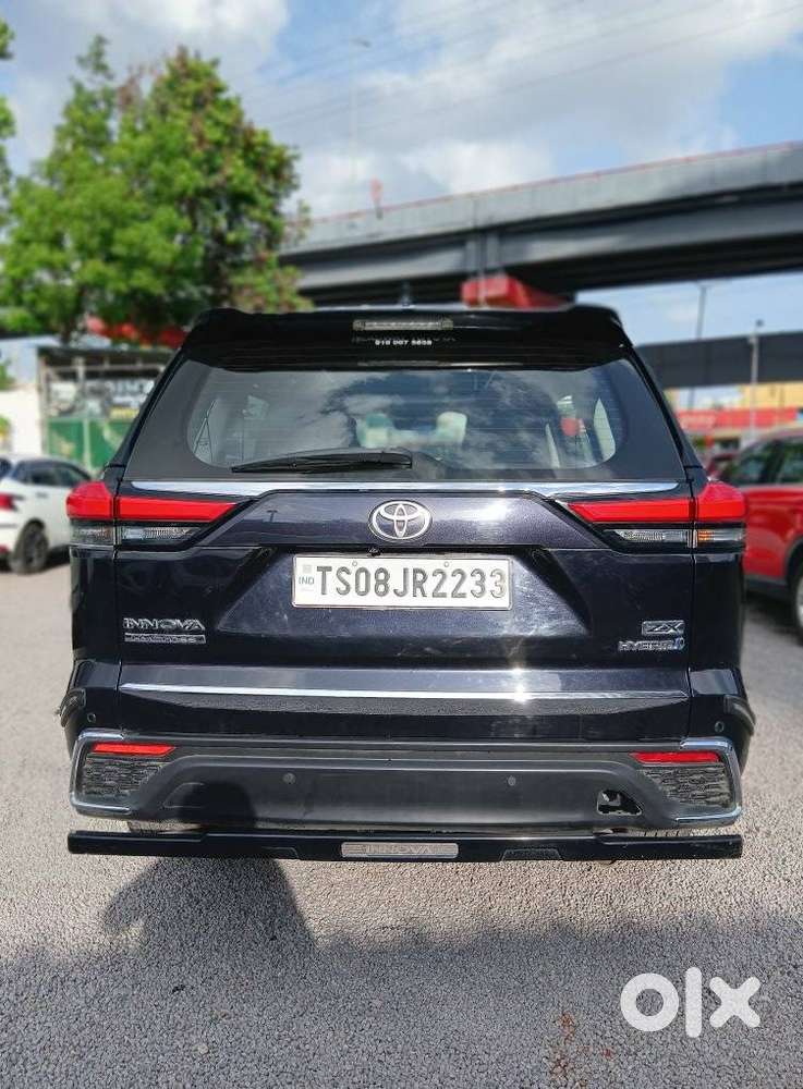 Toyota Innova Hycross 2.0 Zx Hybrid 7 Str, 2023, Petrol
