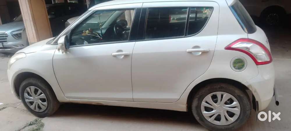Maruti Suzuki Swift 2012 Cng & Hybrids 70000 Km Driven + Petrol