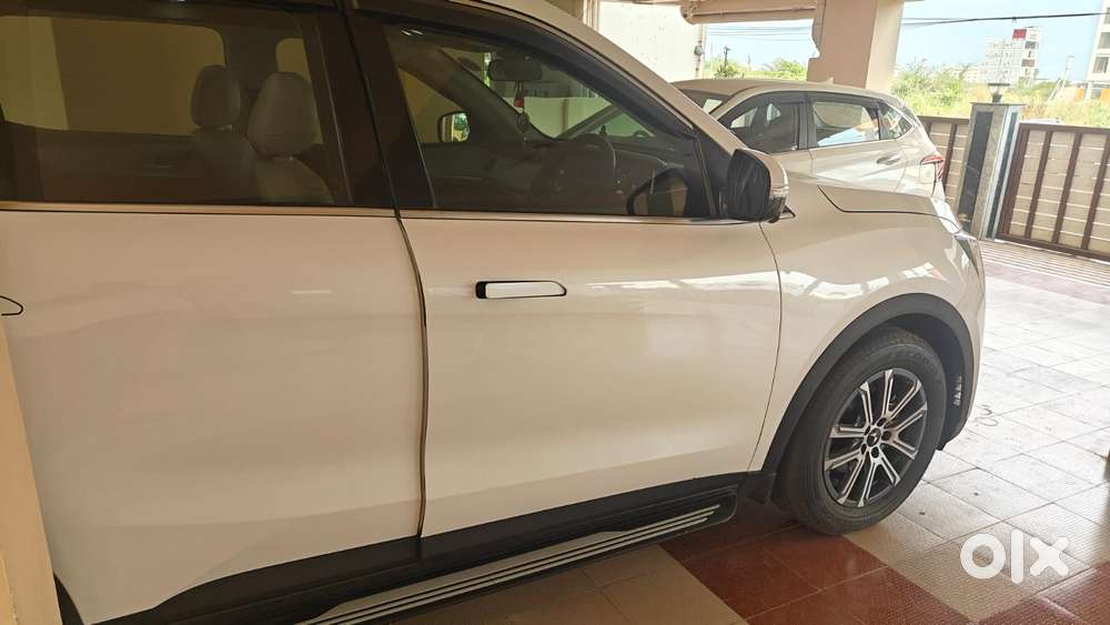 Mahindra Xuv700 2.0 Ax 7 Petrol At Luxury Pack Str, 2025, Petrol