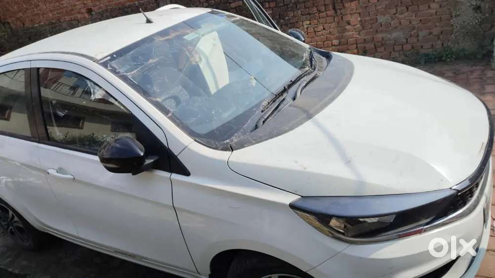 Tata Tiago Ghadi Mai Music System Nahin Hai.
