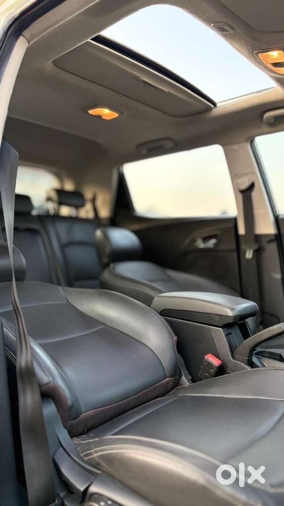 Mahindra Tuv 300 T8, 2022, Petrol