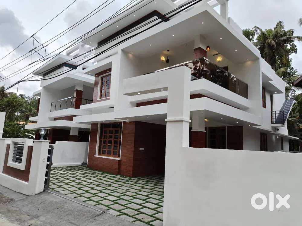 PREMIUM QUALITY 5BHK NEW EXCELLENT HOUSE KOWDIAR PEROORKADA TVM For