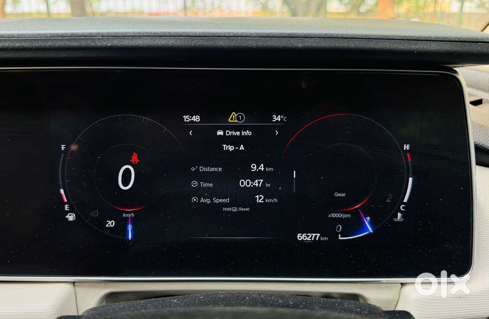 Mahindra Xuv700 Ax 3 Diesel Mt 7 Str (e), 2022, Diesel