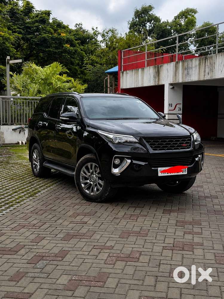Urgent! Black Kl Rereg Toyota Fortuner Diesel 4wheel Drive