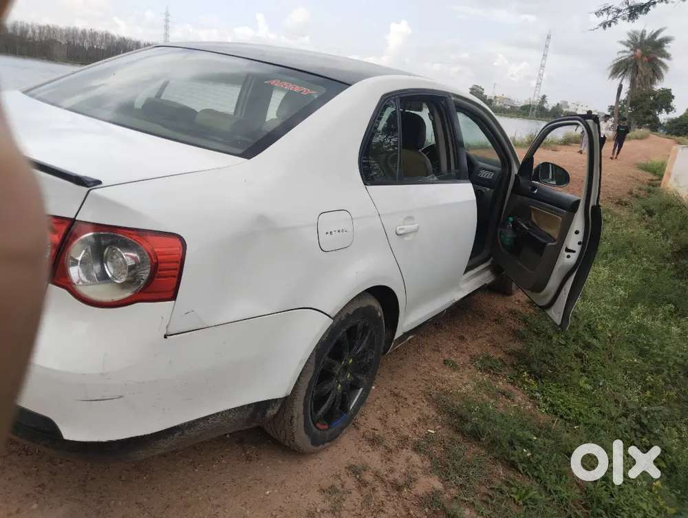 Volkswagen Jetta 2010 Petrol 100000 Km Driven